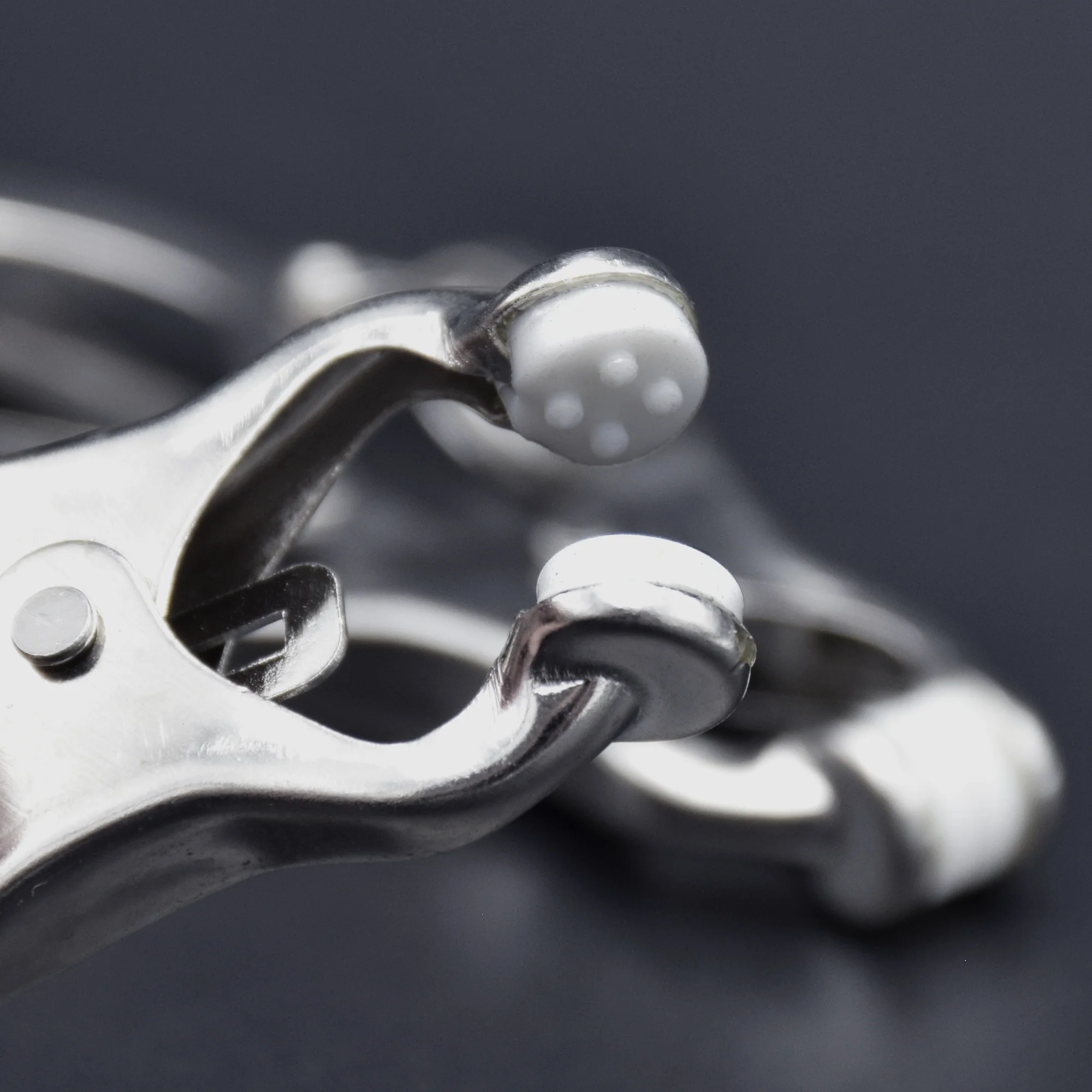 Clover Tit Clamps - Image 3